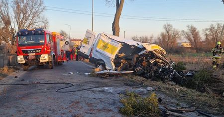 Pościg, śmierć i zniszczone auto. Internauci ruszyli z pomocą