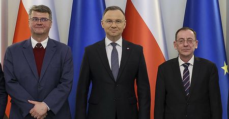 Prezydent Duda deeskaluje napięcie ws. skazanych? "Krok wstecz"