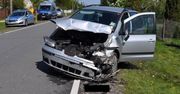 Nagle zjechała z drogi i uderzyła w volkswagena. Policja wie czemu
