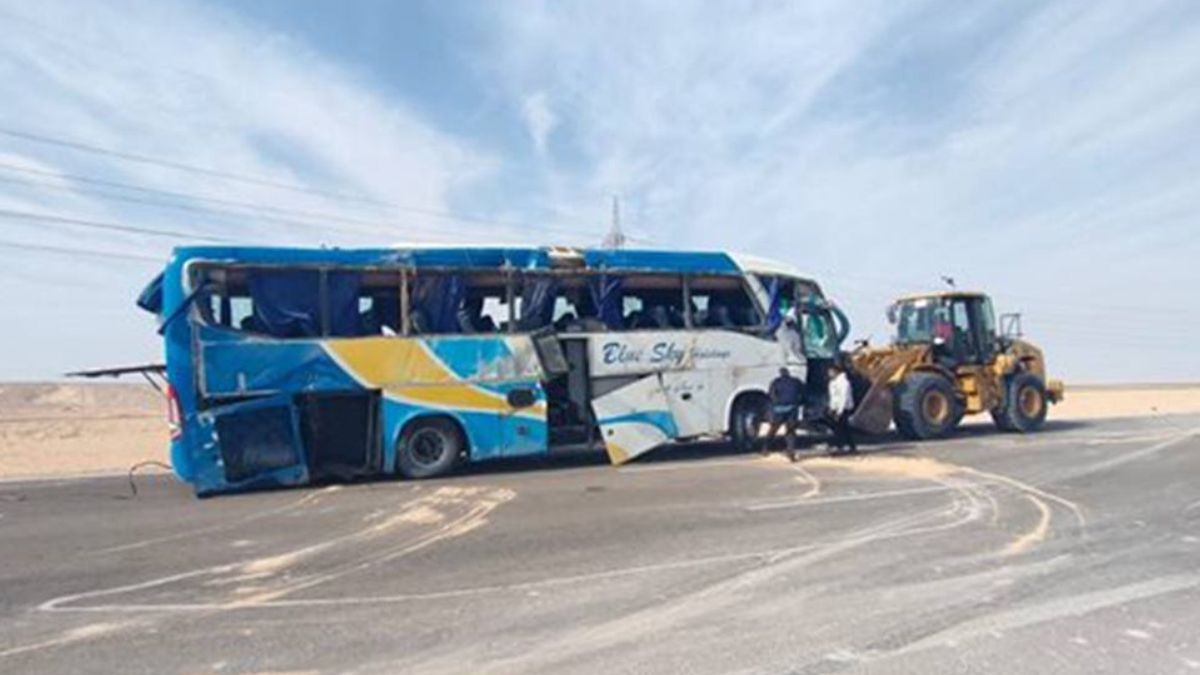 Autokar zderzył się z ciężarówką w Egipcie. Są ofiary śmiertelne