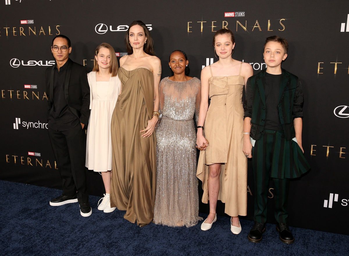 Marvel Studios' Eternals Premieres In Hollywood CAHOLLYWOOD, CALIFORNIA - OCTOBER 18: (L-R) Maddox Jolie-Pitt, Vivienne Jolie-Pitt, Angelina Jolie, Zahara Jolie Pitt, Shiloh Jolie-Pitt, and Knox Jolie Pitt arrive at the Premiere of Marvel Studios' Eternals on October 18, 2021 in Hollywood, California. (Photo by Jesse Grant/Getty Images for Disney)Jesse Grant