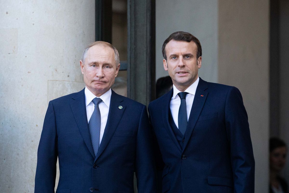Ujawniono kulisy rozmów prezydenta Francji Emmanuela Macrona z prezydentem Rosji Władimirem Putinem na cztery dni przed rozpoczęciem wojny w Ukrainie. Paryż był przekonany, że Moskwa podejmie dialog, jednak Kreml grał już na własnych zasadach. 