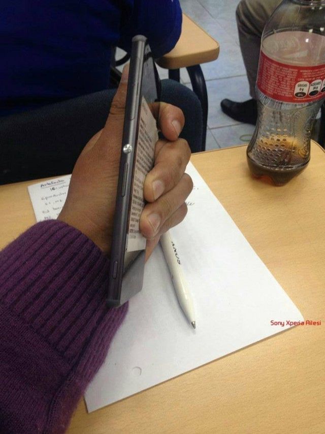 W skrócie: Moto G(2), Xperia Z3 i ukryta wiadomość na zaproszeniu na prezentację iPhone'a 6 8