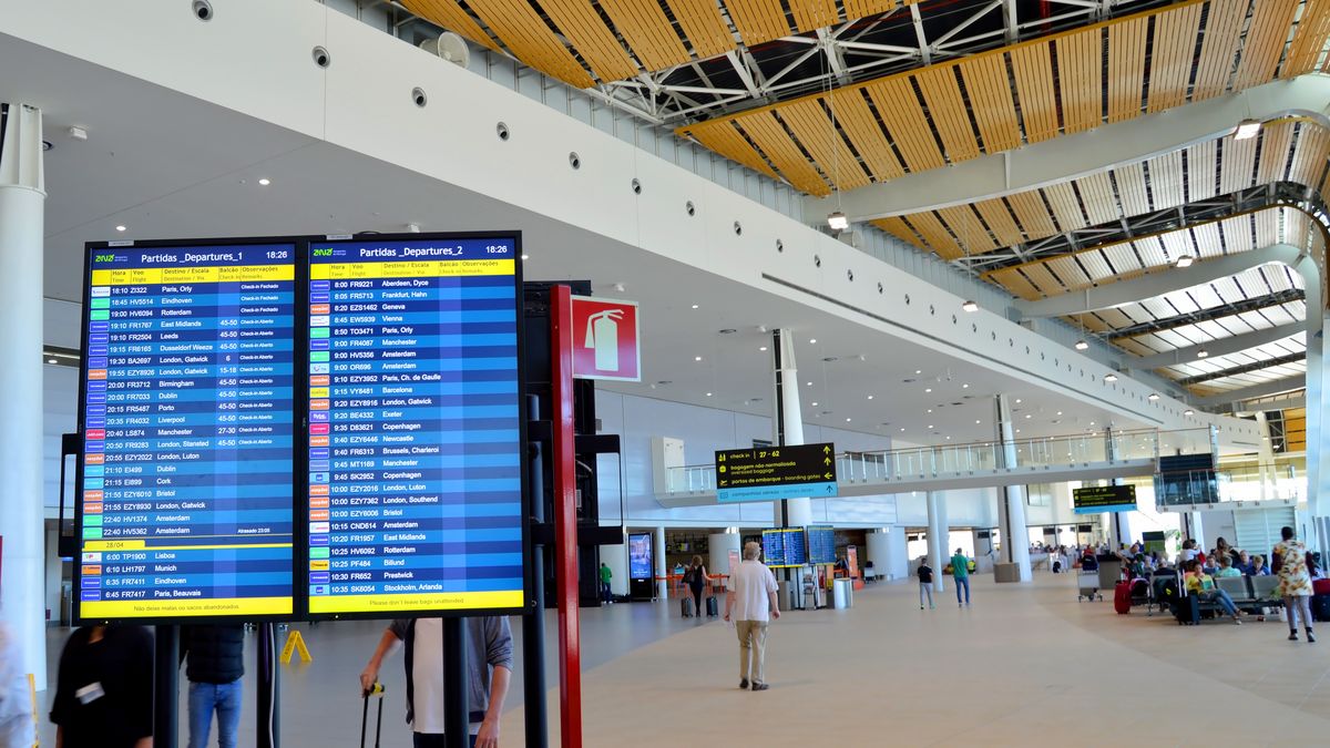 Portugalczycy kontrolują ważność testów podróżnych 