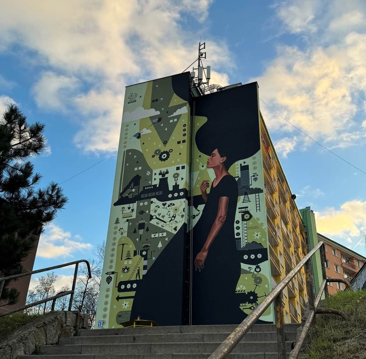 Mural „Kopalnia blisko natury” na ścianie bloku przy ul. Montażowej w Lublinie