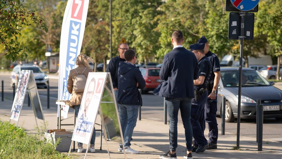 Policjanci wylegitymowali kandydata na posła
