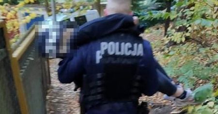 Ostro imprezowały. Policjanci musieli nieść pijane nastolatki