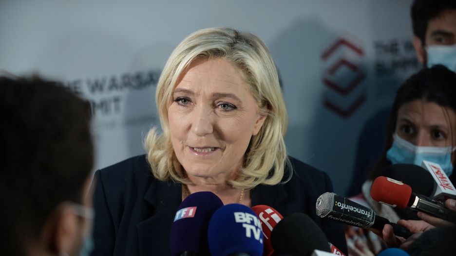 Warszawa, 04.12.2021. Przewodnicząca Frontu Narodowego/Zjednoczenia Narodowego Marine Le Pen bierze udział w konferencji "The Warsaw Summit", 4 bm. w Hotelu Regent w Warszawie. Podczas wydarzenia liderzy europejskich partii konserwatywnych i prawicowych dyskutowali m.in. o przyszłości Unii Europejskiej i ewentualnych reformach instytucjonalnych Wspólnoty. (aldg) PAP/Marcin Obara