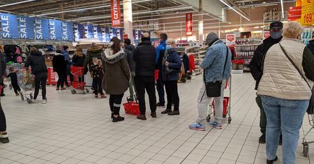 Apel premiera nie pomógł. Polacy i tak kupują mnóstwo fajerwerków