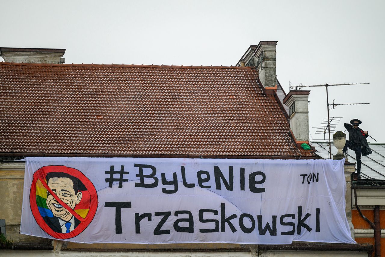 Zorro na dachu. Policja tłumaczy interwencję