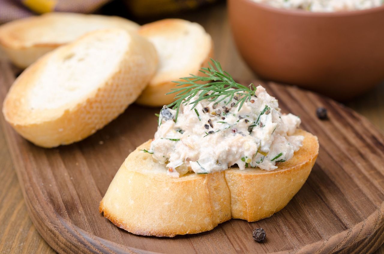 Pasta z wędzonej makreli posmakuje wielu łakomczuchom.