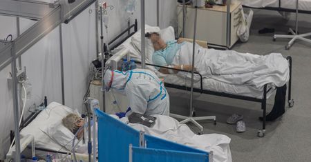 W obawie przed Omikronem władze Niemiec zalecają natychmiastowe i maksymalne ograniczenie kontaktów