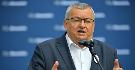 Adamczyk: Przyjęty przez PE Pakiet Mobilności szkodliwy dla klimatu i transportu