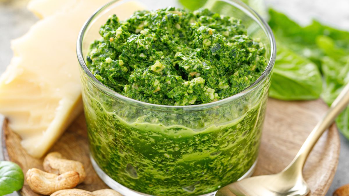 Pesto z liści szpinaku