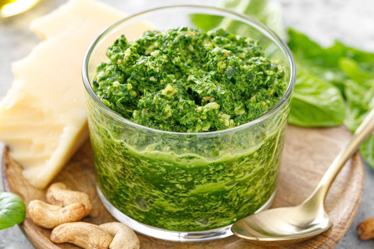 Wrzucam garść liści do blendera. W mig mam zdrową i pyszną pastę