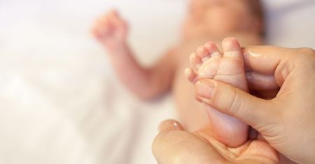 JOHNSON’S® Baby łagodna oliwka – klinicznie potwierdzona łagodność i liczne korzyści dla skóry niemowląt