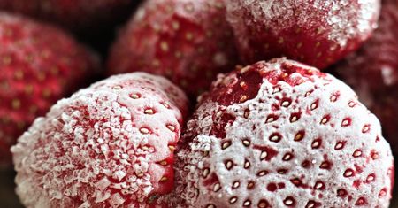 Salmonella w truskawkach z Biedronki. GIS ostrzega przed tą partią