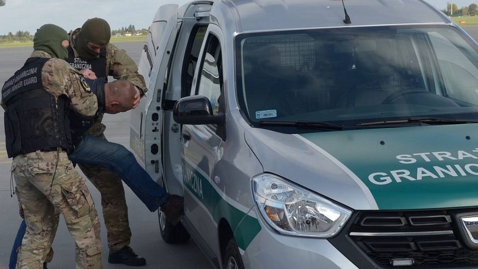 Pasażer zaatakował funkcjonariusza straży granicznej na poznańskim lotnisku