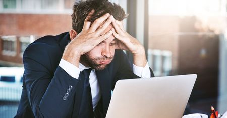 Idą gorące dni. Jak zadbać, by laptop się nie przegrzał lub spalił?