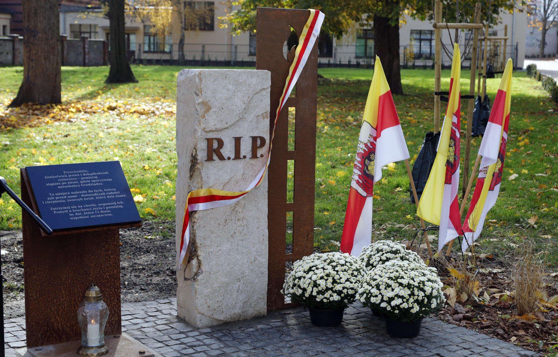 Tak wygląda obelisk w miejscu dawnego cmentarza w Grudziądzu