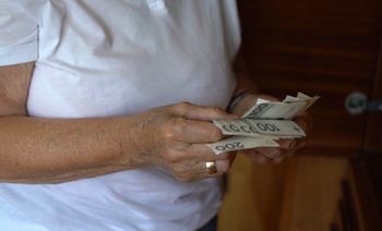 Gorzów: Zabrała oszczędności i wsiadła na rower. Seniorka straciła ponad 80 tysięcy