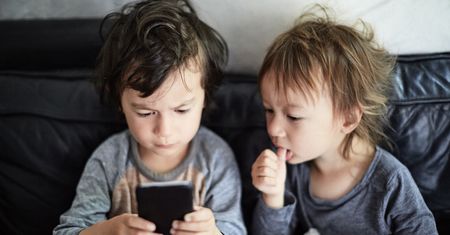 Chronisz swoje dzieci? Uważaj, jak to robisz, bo możesz im zaszkodzić