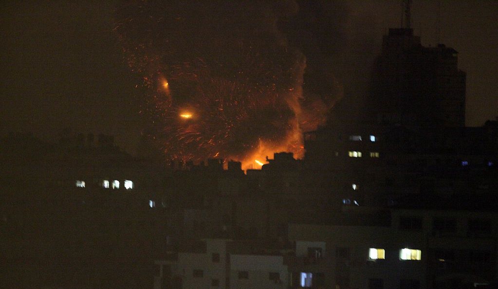 Israel bricht Waffenstillstand: Neue Angriffe auf Gaza starten