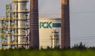 Ropa Putina płynęła dalej mimo sankcji. UE wskazuje winnego