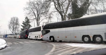 Warszawa zakorkowana. Autokary jeden za drugim