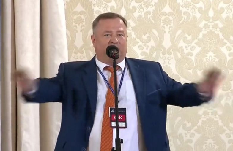 "Spontaniczne" powitanie Kaczyńskiego. Tak instruowano widownię