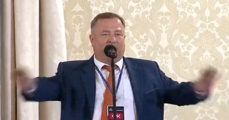 "Spontaniczne" powitanie Kaczyńskiego. Tak instruowano widownię