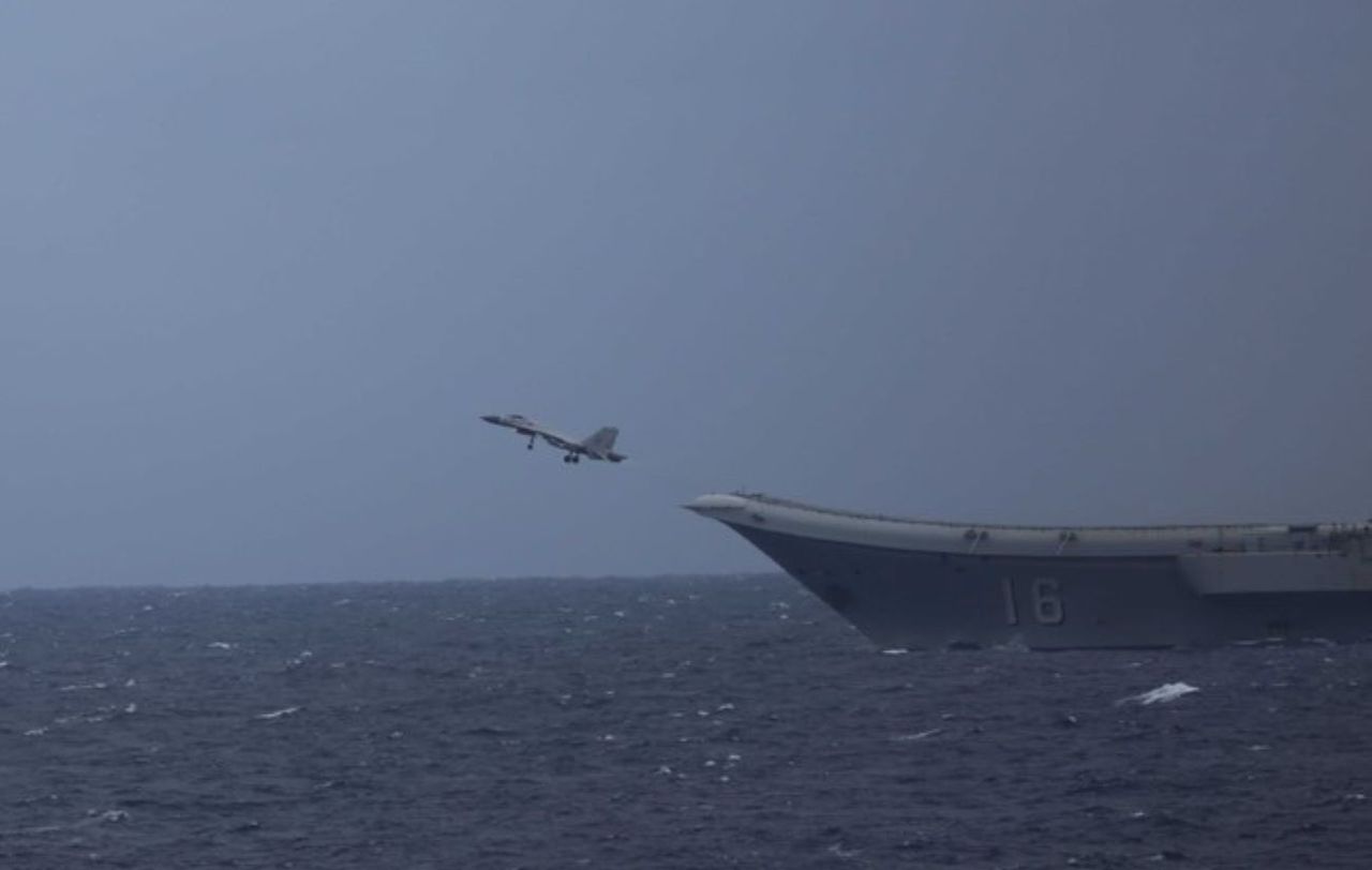 Chińskie myśliwce przeleciały nad okrętem USA