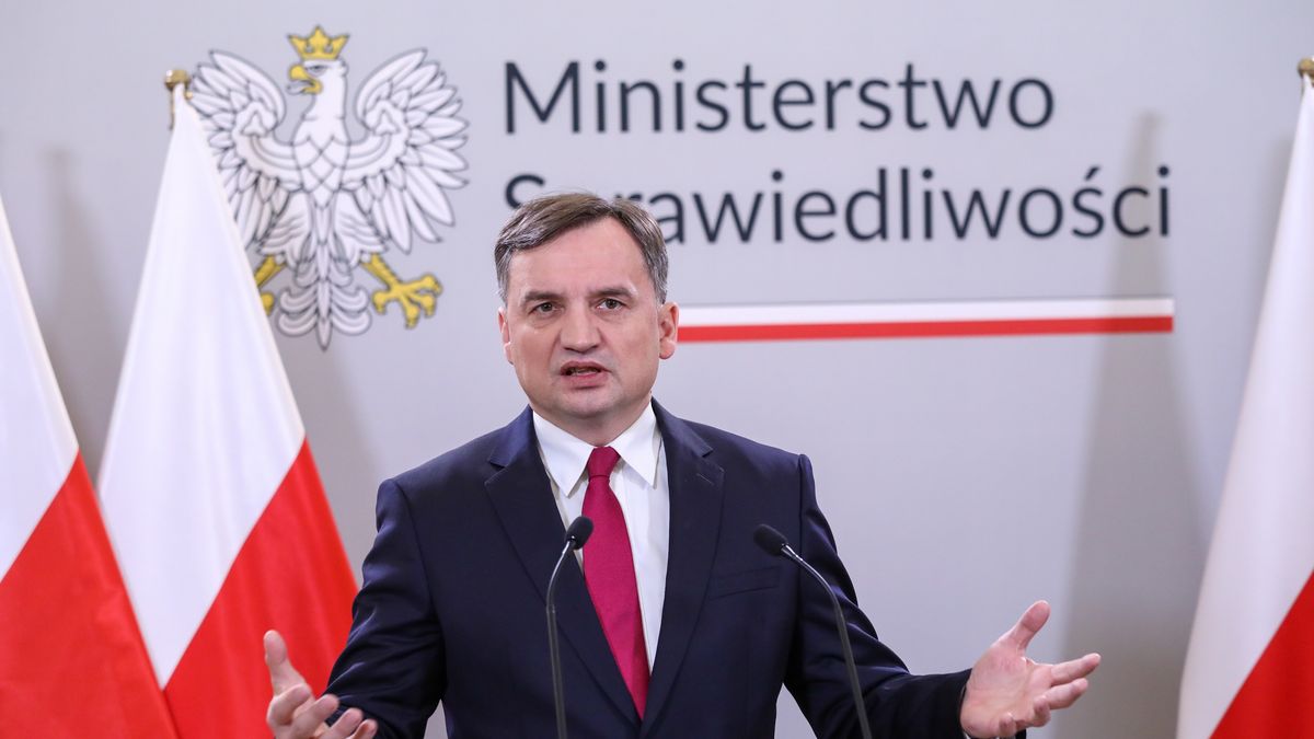 Zbigniew Ziobro
Tomasz Gzell
konferencja, minister, polityk, polityka, prasowa, prokurator generalny, solidarna polska, W obronie interesów polskich rolników