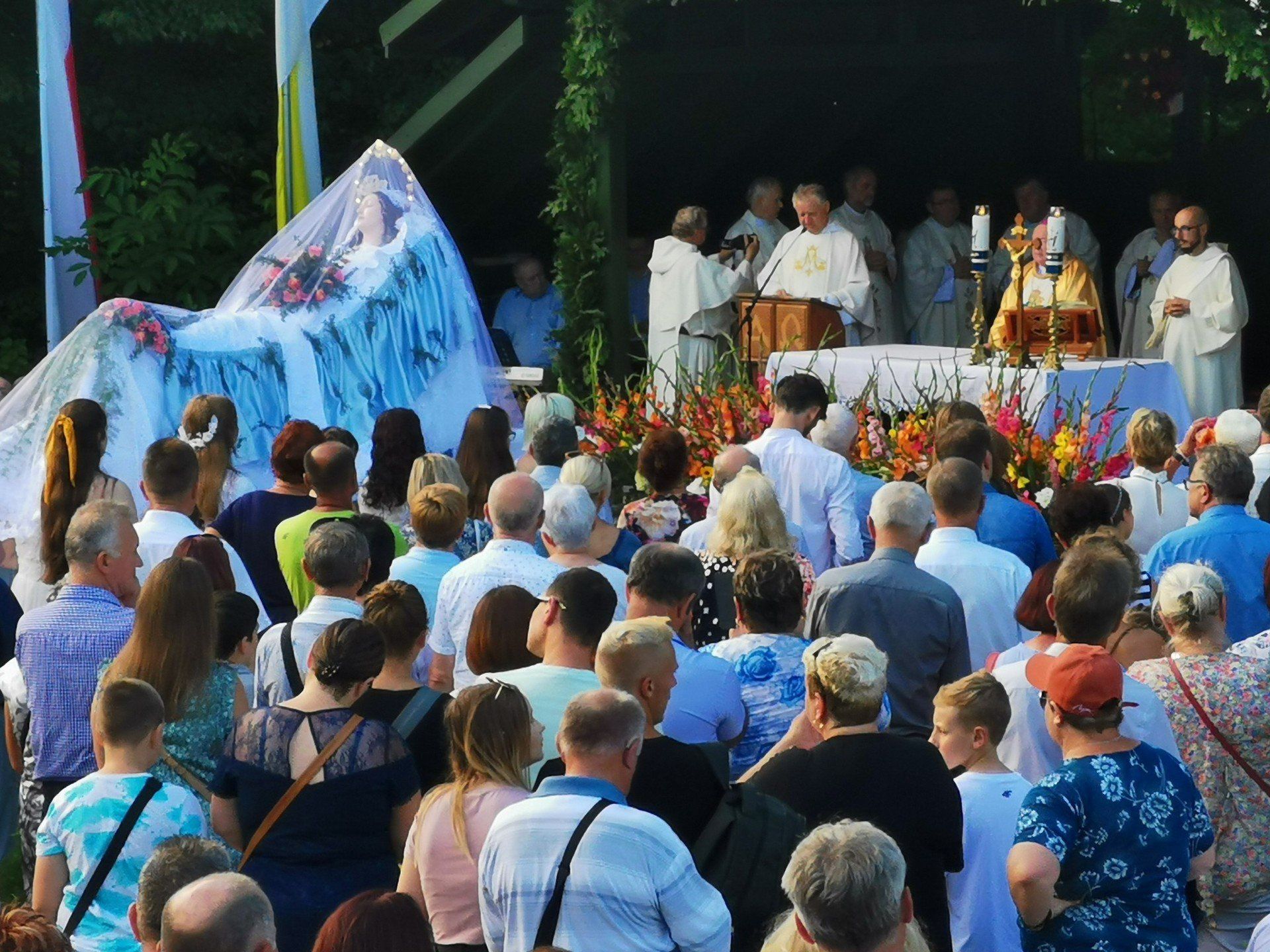 Każdego roku podczas uroczystości odpustowych sanktuarium w Borku Starym odwiedzają tłumy wiernych