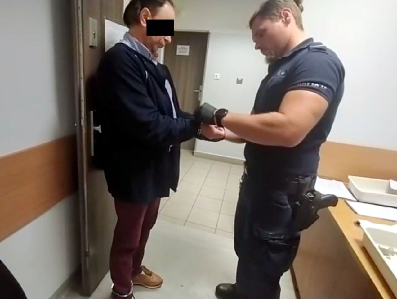 Ukrywał się przed więzieniem, wpadł w pociągu