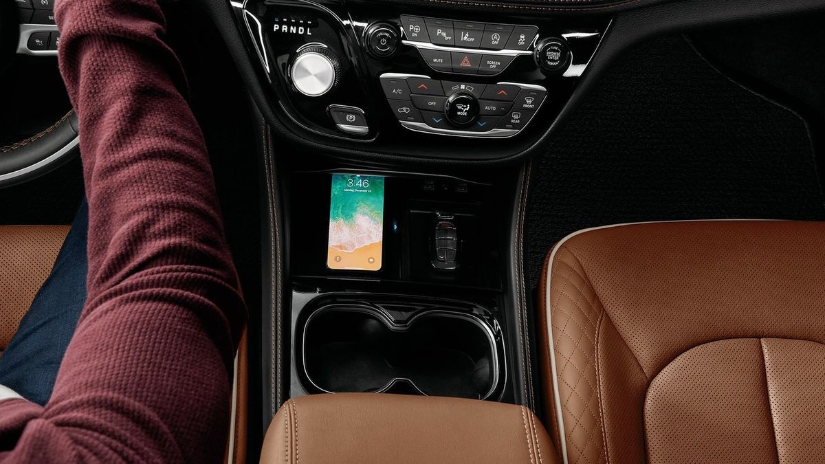 Zdaniem naukowców spędzanie we wnętrzu auta godziny dziennie już może mieć negatwny skutek dla zdrowia 