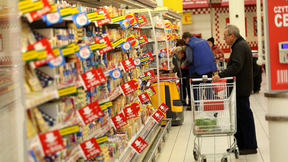 Sieć Auchan wycofuje partię cukru, ostrzega i prosi o niespożywanie. Produkt najlepiej wyrzucić albo natychmiast zwrócić do sklepu.