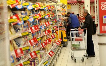 Ten cukier został wycofany ze sklepów Auchan! Znana sieć ostrzega: "Wyrzuć lub oddaj do sklepu!"