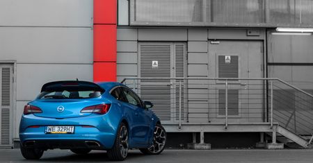Nowy Opel Astra OPC GTC (2014) - test