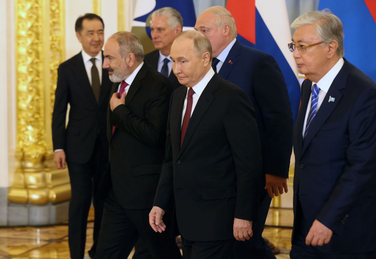 Władimir Putin zgodził się wycofać część rosyjskich sił z Armenii