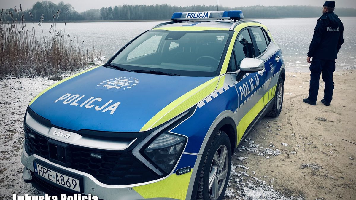 Międzyrzecz: pod  15-letnimi chłopcami załamał się lód