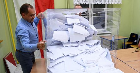 Wybory prezydenckie 2020. Nowy pomysł na ochronę przed zakażeniem koronawirusem z kart do głosowania