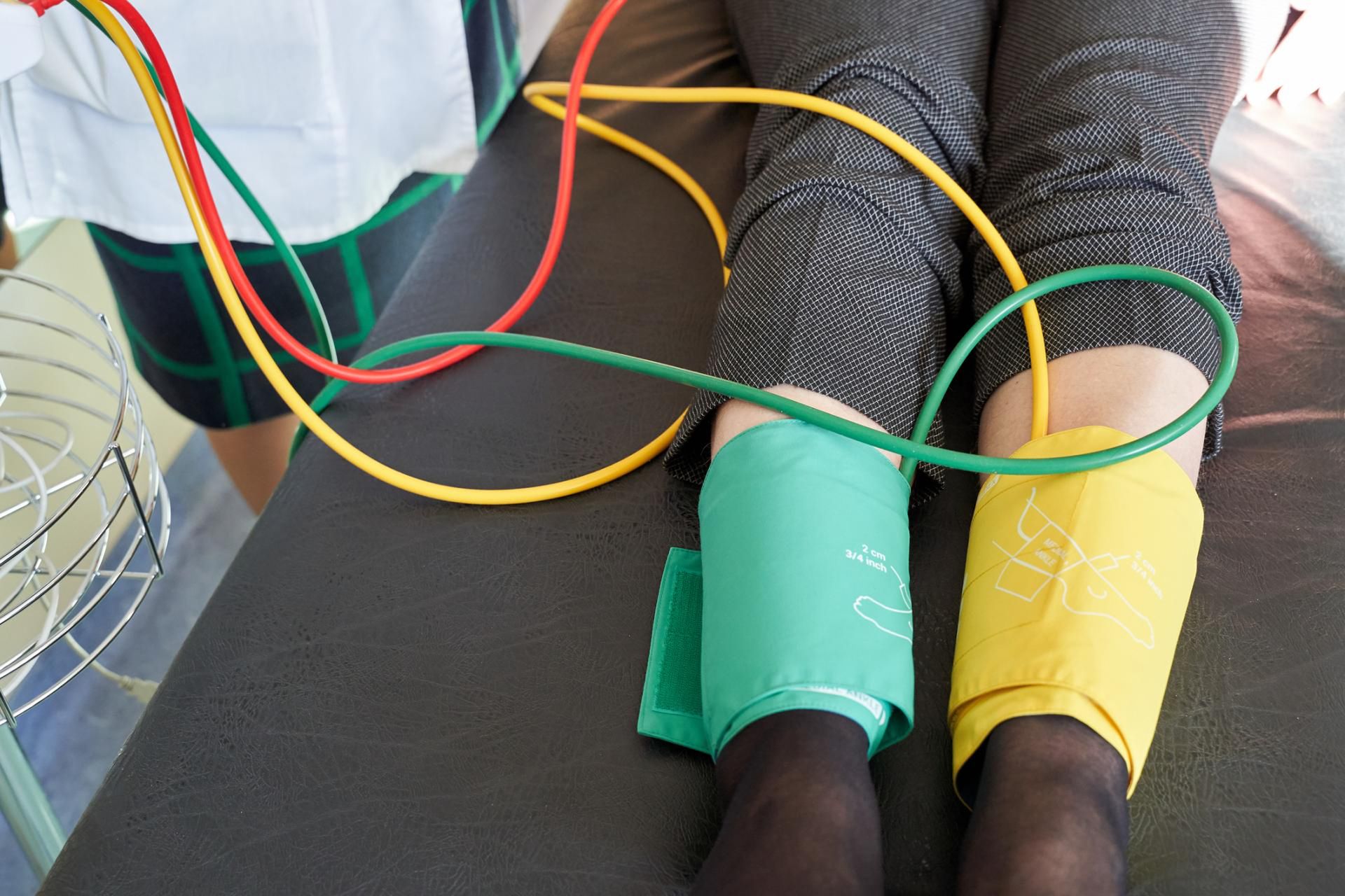 Piekący ból stóp lub mrowienie mogą być oznaką PAD