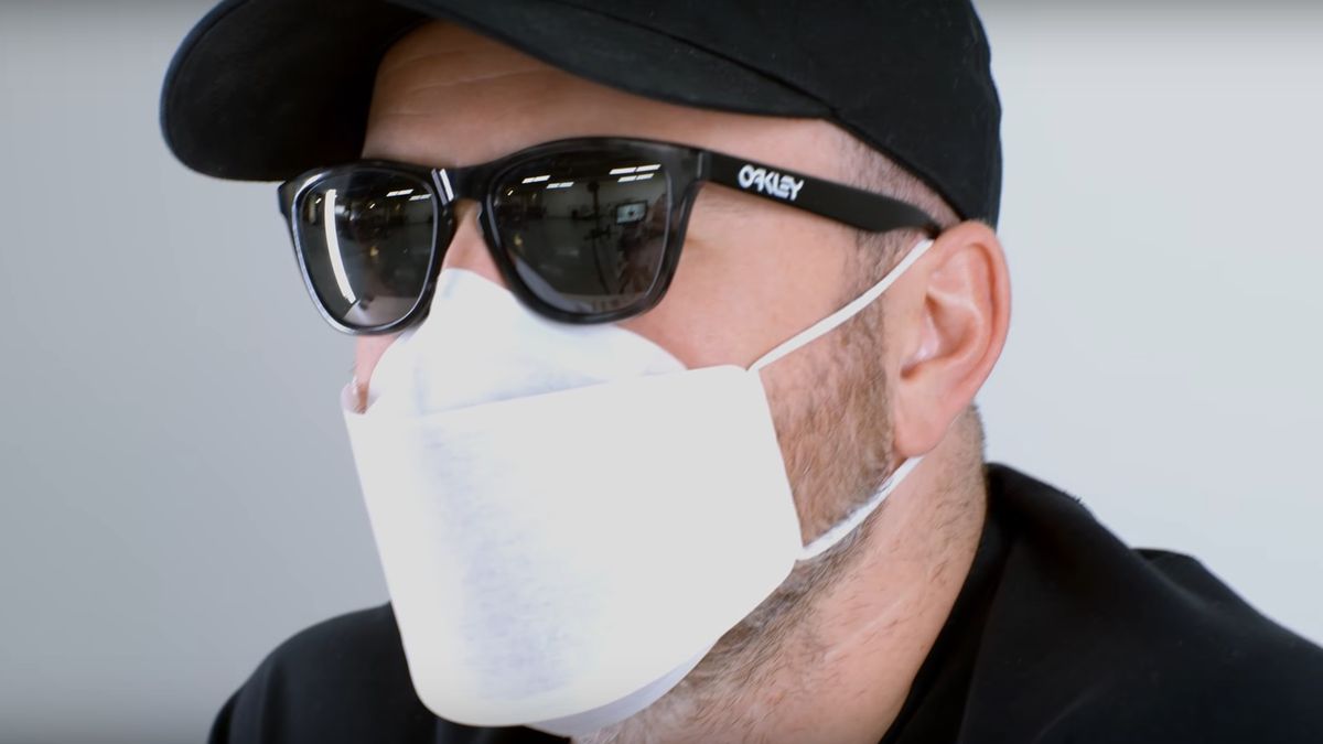 Maseczka ochronna od Apple. Została stworzona przez projektantów iPhone’ów 1