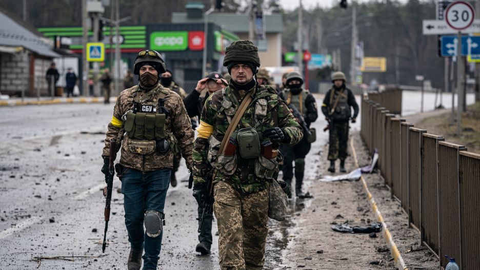 Ukraińscy żołnierze w mieści Irpień