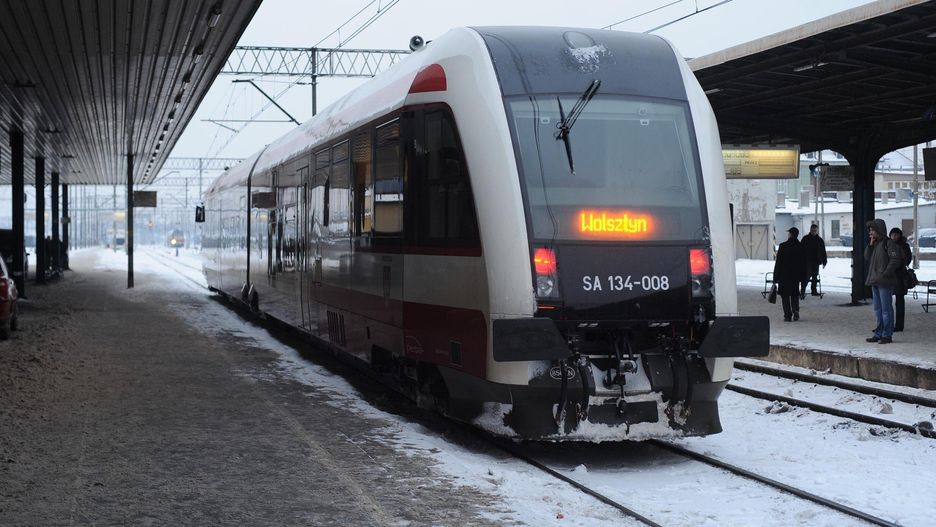 Kolej w Wielkopolsce notuje opóźnienia. Wszystko przez awarie i pęknięcie szyny.