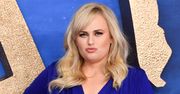 Płaski brzuch i zgrabne nogi. Rebel Wilson wskoczyła w odważny strój kąpielowy