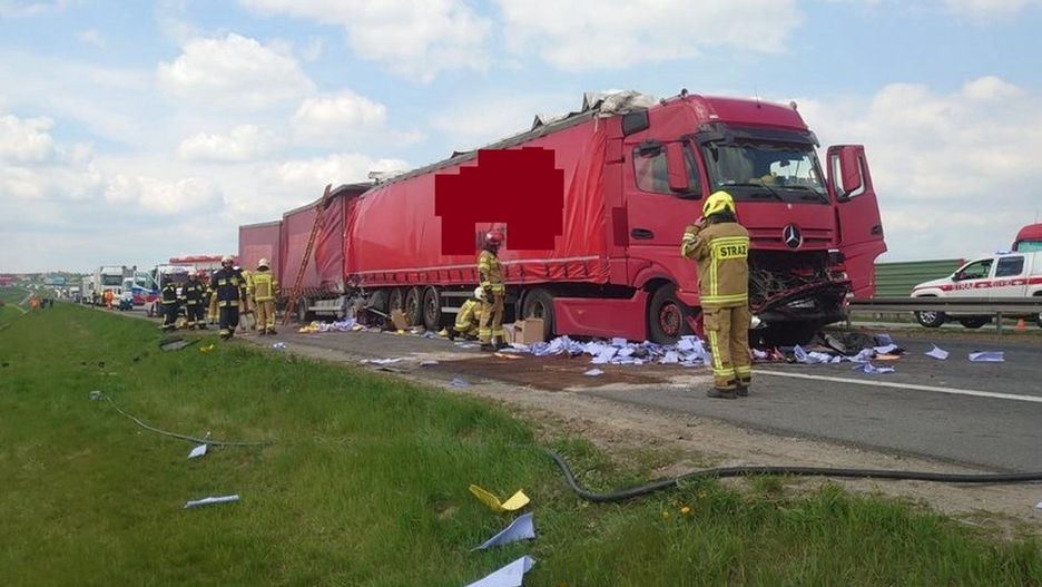 Ciężarówki, które brały udział w tragicznym zdarzeniu (Fot. KP PSP Strzelce Opolskie