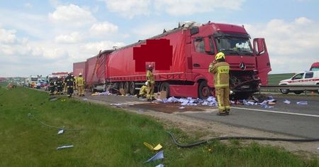 Tragiczny wypadek na A4 w opolskiem. Droga zablokowana po zderzeniu trzech ciężarówek