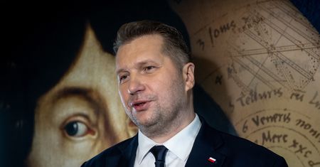 Kolejne sumy w "willi plus". Czarnek się tłumaczy